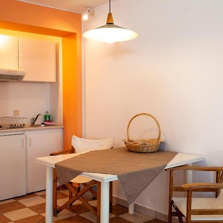 Emily'S Suites Adamantas  Buitenkant foto