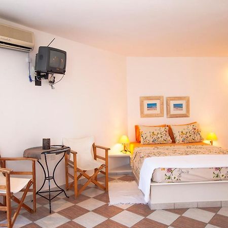Emily'S Suites Adamantas  Buitenkant foto