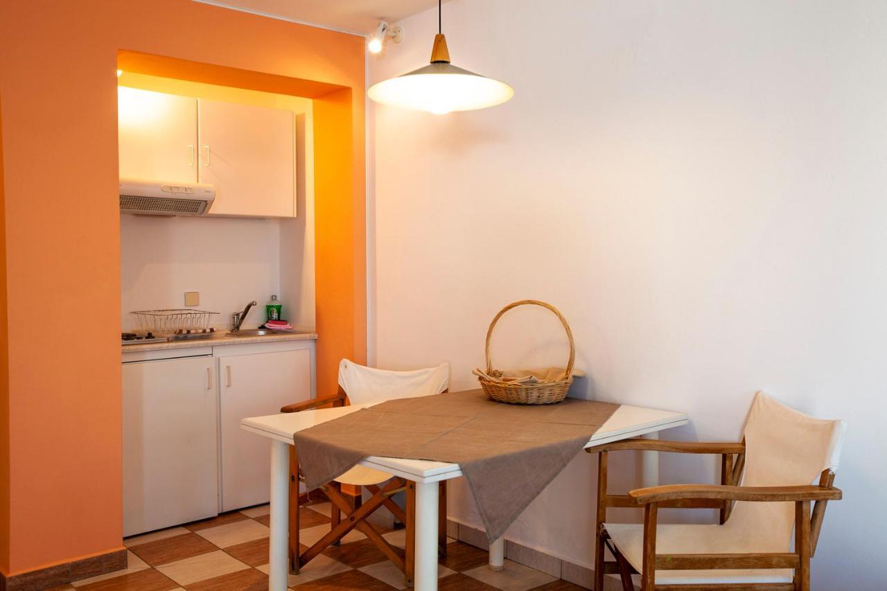 Emily'S Suites Adamantas  Buitenkant foto