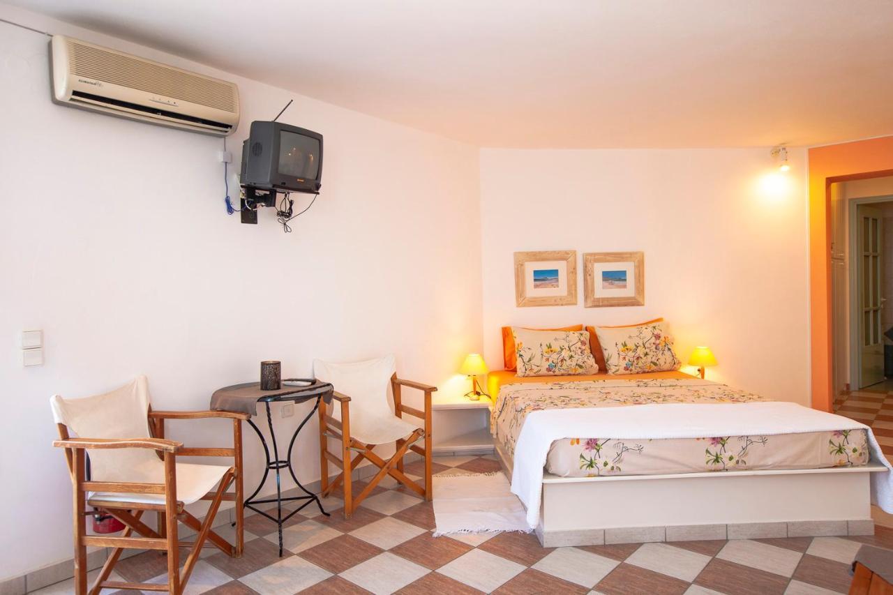 Emily'S Suites Adamantas  Buitenkant foto