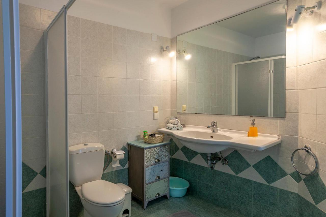 Emily'S Suites Adamantas  Buitenkant foto