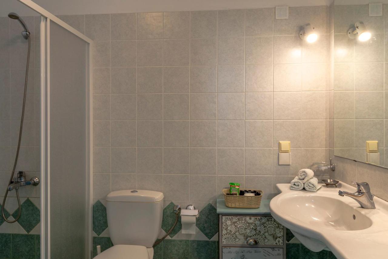 Emily'S Suites Adamantas  Buitenkant foto
