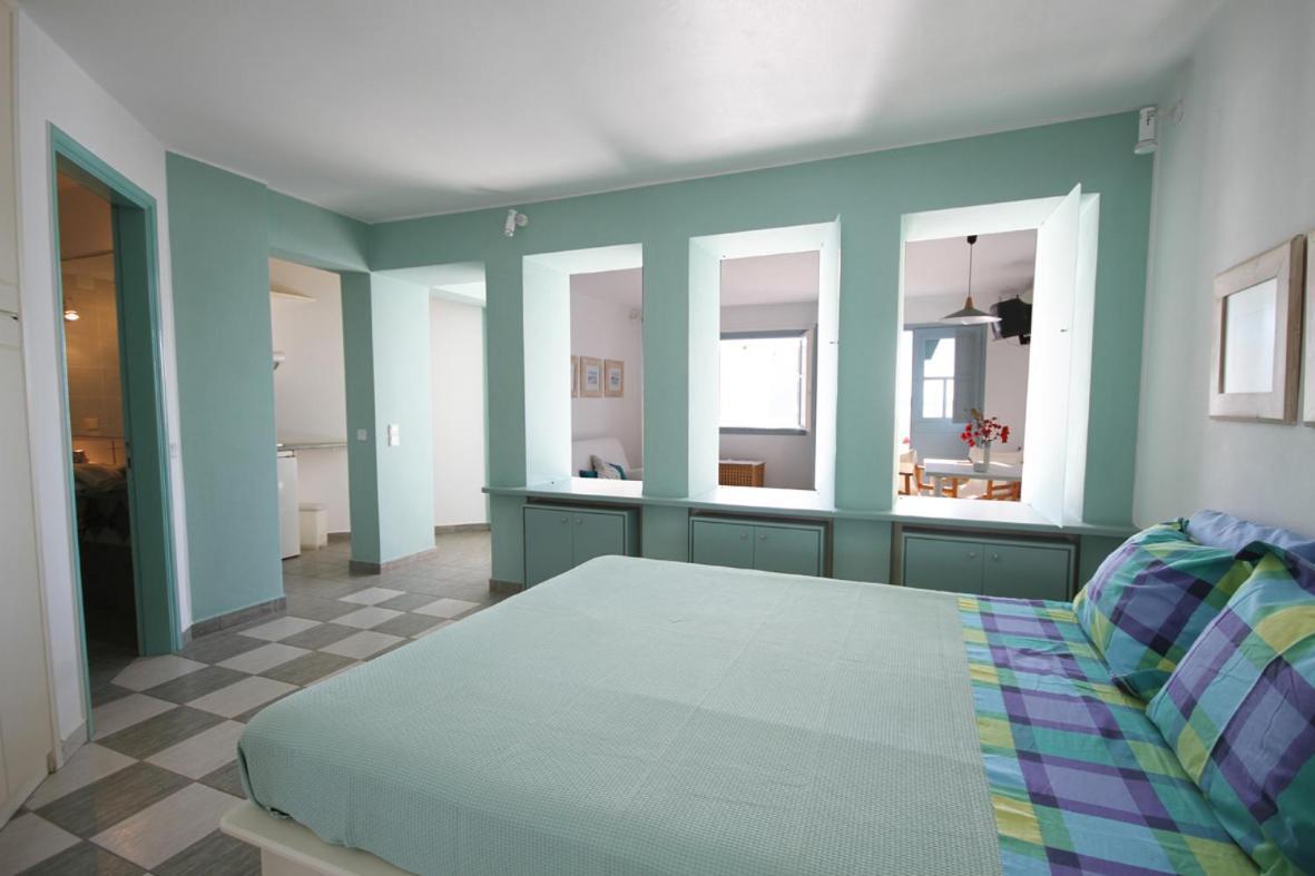 Emily'S Suites Adamantas  Buitenkant foto