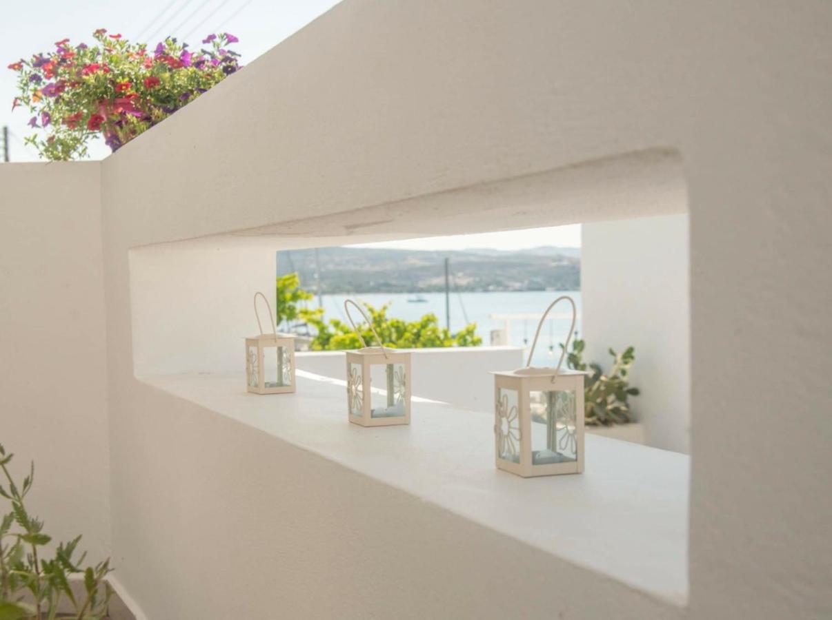Emily'S Suites Adamantas  Buitenkant foto