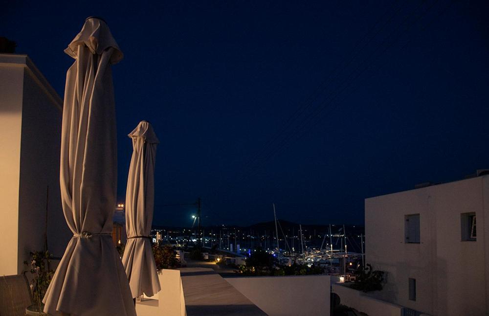Emily'S Suites Adamantas  Buitenkant foto