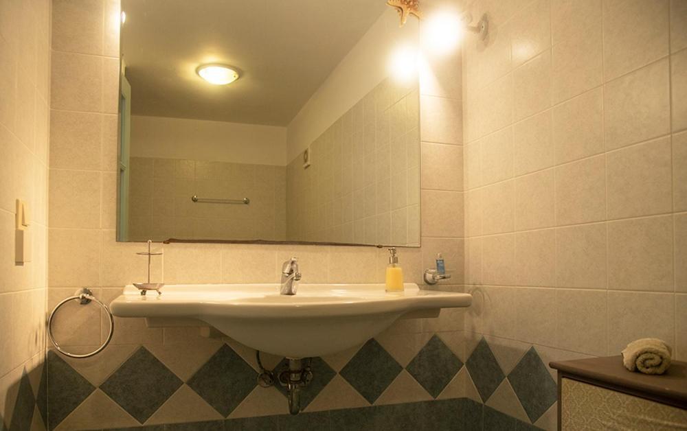 Emily'S Suites Adamantas  Buitenkant foto