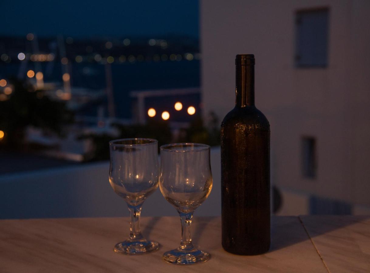 Emily'S Suites Adamantas  Buitenkant foto