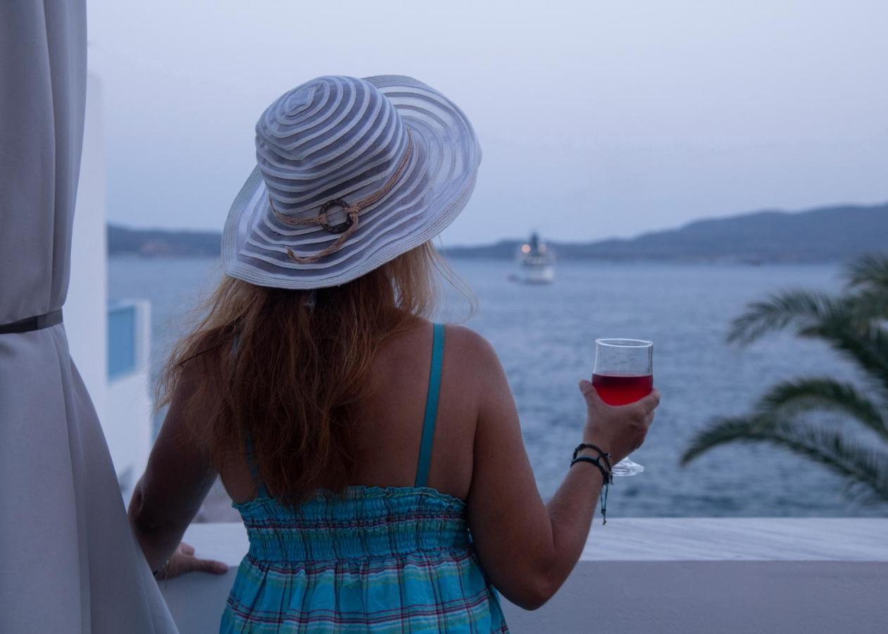Emily'S Suites Adamantas  Buitenkant foto