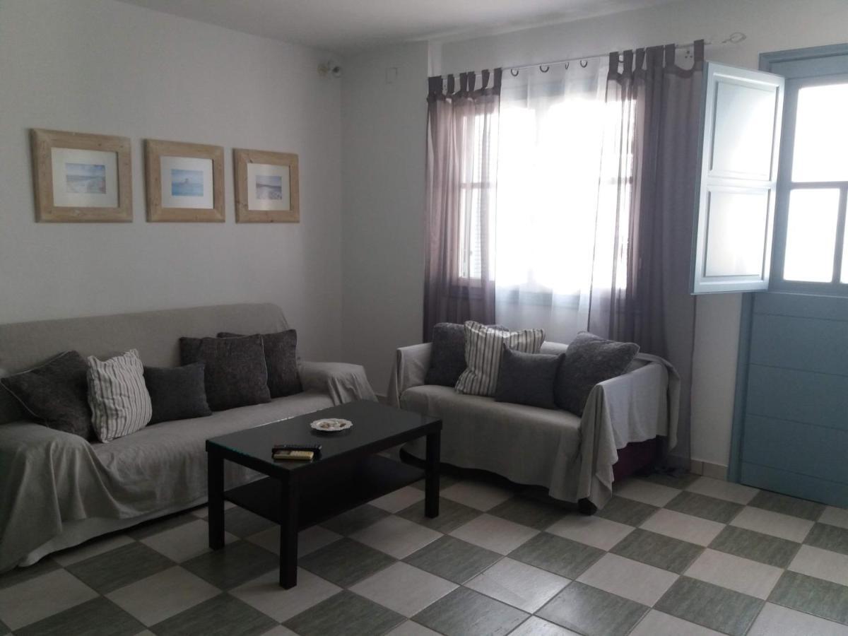 Emily'S Suites Adamantas  Buitenkant foto
