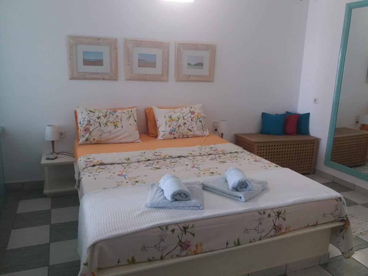 Emily'S Suites Adamantas  Buitenkant foto