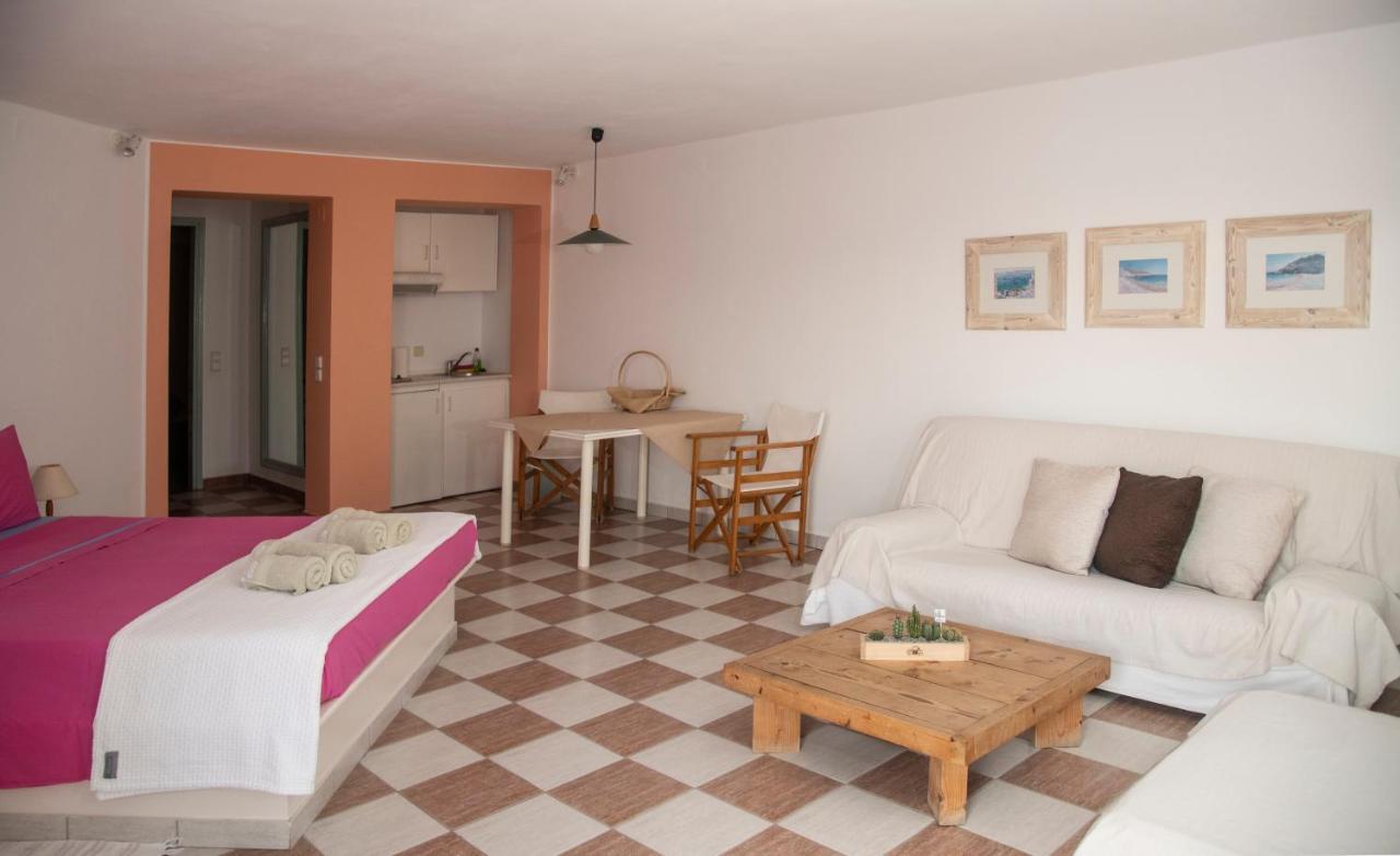 Emily'S Suites Adamantas  Buitenkant foto