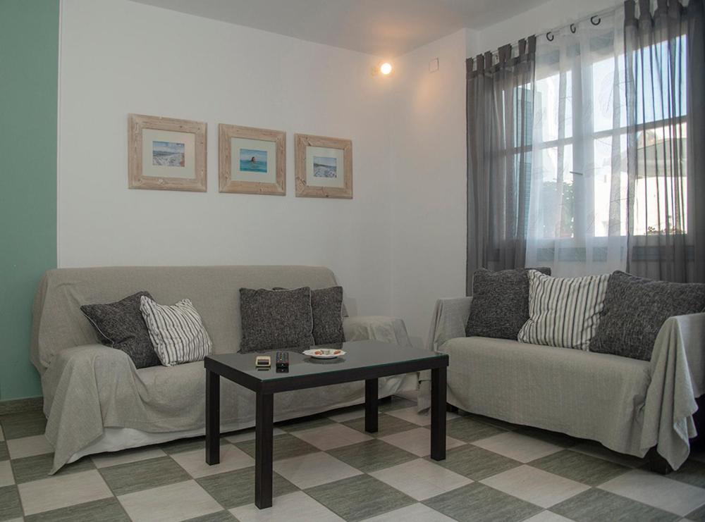 Emily'S Suites Adamantas  Buitenkant foto
