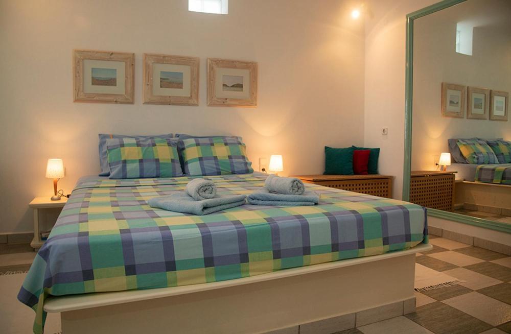 Emily'S Suites Adamantas  Buitenkant foto