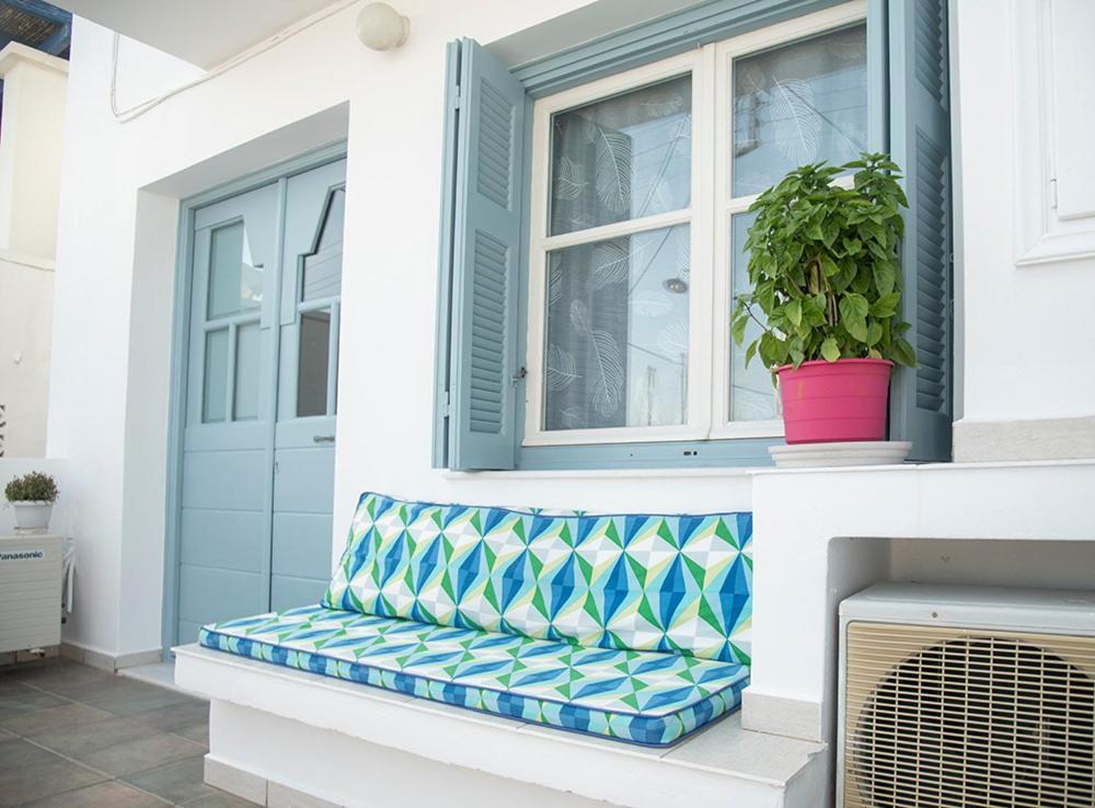 Emily'S Suites Adamantas  Buitenkant foto